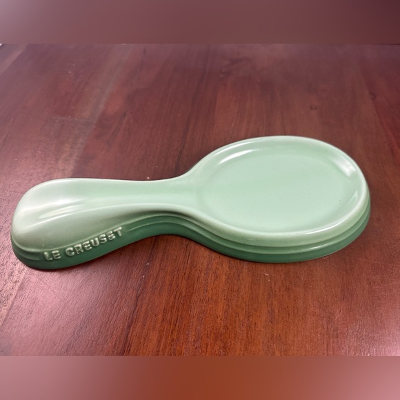 Le Creuset Kiwi Green Spoon Rest-discontiuned color-VGUC - Picture 1 of 8